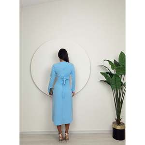 Vestido plisado de satén 1011, silueta tipo tubo cómoda con cintura natural - Product Image 6