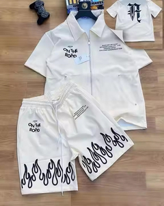 Nouveau costume de jogging d'été en coton respirant pour hommes, short polo cargo zippé avec logo personnalisé, ensemble de 2 pièces à motifs imprimés - Product Image 1