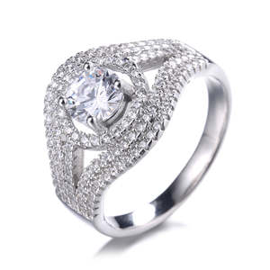 Anello di Fidanzamento Romantico in Argento con 5 File di Cristalli Swarovski, Taglio Geometrico, Placcatura in Rodio, Certificato GRA - Product Image 1