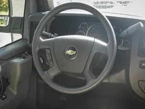 Chevrolet Express 3500 LT Usada de 2022 - Product Image 5