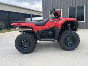 Quad industriel Suzuki KingQuad 750AXi 2025, 722 cm³, 4 temps, refroidissement liquide, monocylindre DOHC, avec injection de carburant, CVT automatique - Product Image 2