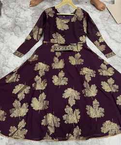 Fusion de mode: Style pakistanais Salwar Kameez - Fusion de styles traditionnels et modernes, créant une mode chic et élégante - Product Image 6