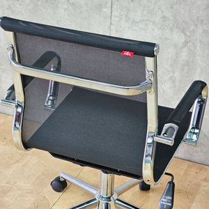 HOM1007-05 Chaise de bureau pivotante contemporaine minimaliste avec dossier bas en maille, appui-tête réglable, en aluminium et tissu – pour usage domestique - Product Image 5