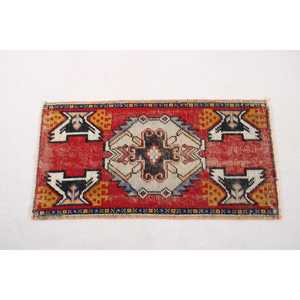1.6x3.1 ft Rug, Turkish Vintage Rug, <b>Red</b> Check <b>Wool</b> Rug - Product Image 5