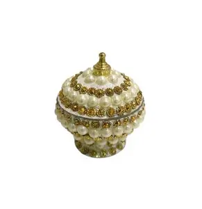 Boîte Sindoor en laiton: Manu's Boat Design Temple Kumkum Holder fournisseur en vrac meilleur fournisseur en gros - Product Image 1