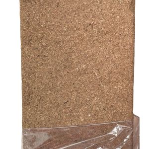 Bloc de tourbe de coco premium en vrac, fabriqué à partir de coques de noix de coco naturelles pour l'horticulture, l'agriculture et les applications de conditionnement du sol - Product Image 2
