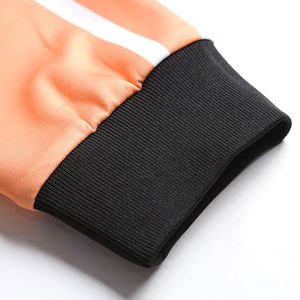 Combinaison de jogging imprimée 2 pièces pour hommes personnalisée en gros Survêtement à capuche à motif solide Ensemble de pantalons de survêtement à capuche d'hiver pour - Product Image 4