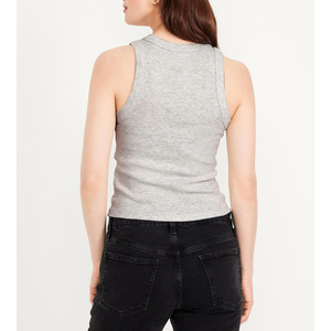 Proveedor de camisetas sin mangas para mujer con sede en Pakistán que proporciona personalización OEM y MOQ para tops atléticos y Racerback acanalados de moda - Product Image 2
