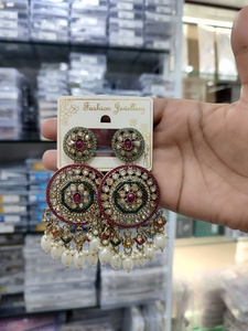 Boucles d'oreilles Jhumka pour femmes Boucles d'oreilles traditionnelles en perles Kundan Chandbali pour mariage Perle, Boucles d'oreilles Chandbali, Boucles d'oreilles à clous - Product Image 3