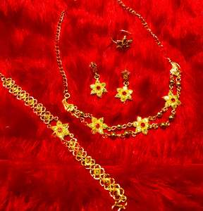 24K chapado en oro Dubai Vintage moda joyería conjunto pendientes brazaletes peines broches en Material de cobre para EE. UU. - Product Image 1