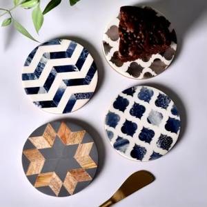 Ensemble de sous-verre rond moderne multi-design Tapis de boisson en résine élégants pour café, thé, table et décoration de fête fabriqués à la main en Inde - Product Image 2