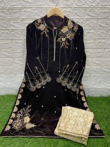 El último traje de Salwar de trabajo de secuencia de bordado de terciopelo de diseñador por Fab Zone - Product Image 4