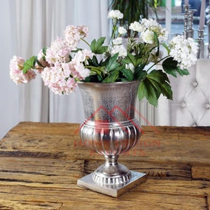 Jarrón de Flores de Aluminio Plateado con Niquelado para Decoración del Hogar, Acabado de Alta Calidad, Lujoso para Mesa - Product Image 2