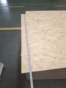 Meilleur prix 1220mm*2440mm*3/4/8/9/11/12/14/15/17/18mm Panneau <span class=keywords><strong>OSB</strong></span> de première classe E0 surface poncée pour meubles utilisation intérieure - Product Image 3