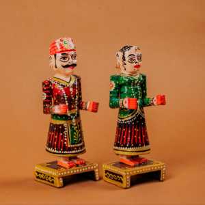 Panel de Resina Art Deco Hecho a Mano con Marco, con Diseño de Isar Gangaur Flawed in Form Rich in Faith, para Ocasiones de Diwali - Product Image 2