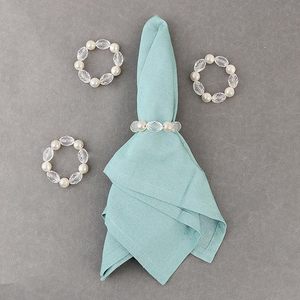 Anneau de serviette élégant de forme ronde en fer et cristal, avec détails en bois et papier, idéal pour mariages, Noël, fêtes et occasions spéciales - Product Image 1