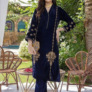 Kurta élégant avec broderie latérale de perles de verre en cristal dentelle pour vêtements de fête avec tour de taille naturel et travail Daka pailleté - Product Image 1