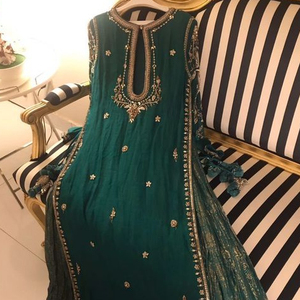 2022 nouvelle longue robe Kurta Lehenga belles perles de verre de cristal embellies Dabka travail fête-porter/tenue de mariage bouton de dentelle - Product Image 1