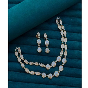 Hermoso collar de moda de moissanita de latón chapado en oro de alta calidad, conjunto de pendientes para mujer, boda tradicional - Product Image 1