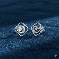 Boucles d'oreilles clous en argent sterling 925, design simple et luxueux, trèfle à quatre feuilles, zircon cubique, pour femme, tendance, pour mariage et soirée, vente en gros