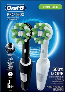 แปรงสีฟันไฟฟ้า Oral-B Pro 1000 CrossAction สีดำและสีขาว จำนวน 2 ชิ้น - Product Image 2