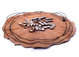 Juego de Adivinación Vikinga de Imitación Antigua, Hecho a Mano, Tapete de Cuero Premium de Color Natural, Ecológico - Product Image 5