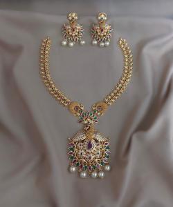 Conjunto de collar simple de diseño de pavo real de alta calidad para mujer Zirconia cúbica con acabado mate para bodas y fiestas hechas de latón - Product Image 1