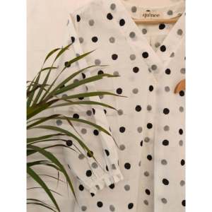 Conjunto de Kurta Clásico con Estampado de Puntos Blancos, Tela Crepé, Manga Tres Cuartos, Blusa de Uso Diario con Decoración de Abertura Lateral - Product Image 6