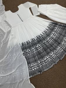 Neuer <span class=keywords><strong>Designer</strong></span> Party-Look Kleiduntersatz und Dupatta in Stickerei-Sequenzarbeit und Digitaldruck mit Baugruppe - Product Image 1