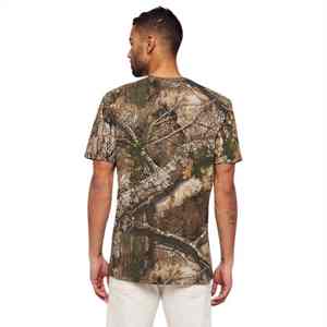 Camiseta de camuflaje Realtree para Hombre | 100% Ringspun algodón cuello redondo manga corta caza y exterior transpirable Camo Tee - Product Image 2