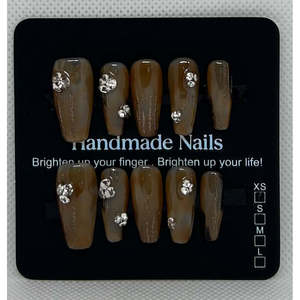 Set di Unghie Finte Nailstry Mocha Loca, 10 Pezzi con Colla, Punte Quadrate e Lunghe, Logo Personalizzabile con Design - Product Image 1