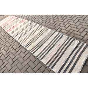 Alfombra turca vintage de 2.8x13.3 pies (85x404 cm), Kilim blanco con lunares - Product Image 4