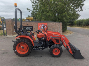 Fournisseur en gros pas cher de tracteurs agricoles d'occasion Kubota BX-23S EK1-261 très demandés, avec tondeuse, rétrocaveuse et chargeur frontal - Product Image 2