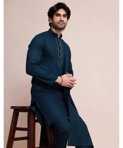 ThobeKurta de mariage arabe pour homme en bleu marine avec tissu en coton élégant et dernière conception de pyjama à col roulé - Product Image 2