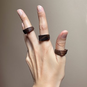 Anillo de Madera Maciza Personalizado al por Mayor para Hombre y Mujer, Último Modelo de Anillo Estilo Ángel - Product Image 1
