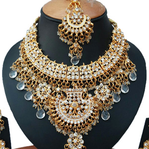 Ensemble de bijoux de mariage classique plaqué or zircon royal indien pour femmes, design floral ethnique, élégance traditionnelle, finition royale - Product Image 3