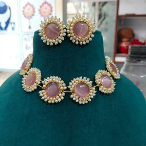 Royal Look Baby Pink Choker Fabricant de collier en laiton AD Ensemble de pendentifs Tendance pour les femmes Wedding Party Wear - Product Image 1