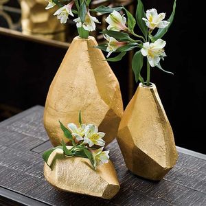 Florero de metal de diseño antiguo con detalles grabados a mano Estilo moderno Acabado Premium para decoración para sala de estar - Product Image 3