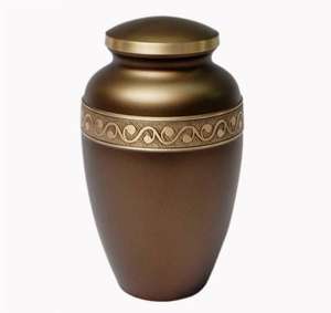 Nouvel arrivage d'urnes funéraires en métal traditionnelles de luxe pour adultes Vase de table décoratif sculpté à la main de taille standard avec cendres humaines - Product Image 6