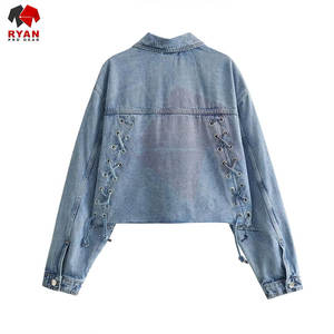 Veste en jean pour femmes tendance avec un lavage bleu classique, des coutures solides et un confort à porter toute l'année - Product Image 2