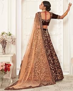 Mariage de luxe élégant en velours lourd marron Zari nuptiale Lehenga Choli Designer Bollywood pakistanais indien fêtes pour l'hiver - Product Image 2