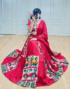 Exquisito encaje de cauri que detalla el rayón y la seda impresa Lehenga Choli Diseños de fiesta de longitud larga con toque elegante - Product Image 6
