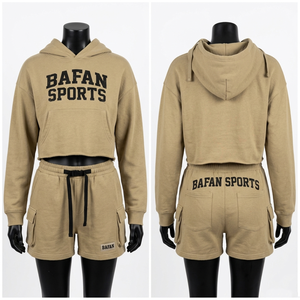 ชุดเซ็ตเสื้อครอปฮู้ดดี้ผ้าฝ้ายพรีเมียม 320 GSM สำหรับผู้หญิง และกางเกงขาสั้นคาร์โก้ สีเบจ เนื้อผ้าระบายอากาศได้ดี พร้อมสกรีนโลโก้ตามสั่ง - Product Image 4