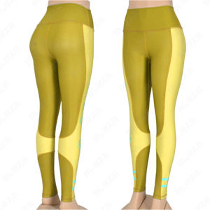 Ensemble de yoga fitness à panneaux bicolores et extensibles pour femmes actives avec soutien-gorge à dos nageur contrasté avec leggings de yoga à taille élastique - Product Image 1