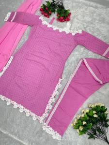 Elegante conjunto de Kurti y pantalón listo para usar, Ropa Étnica de diseñador para mujeres, perfecto para festivales, reuniones familiares y eventos especiales - Product Image 3