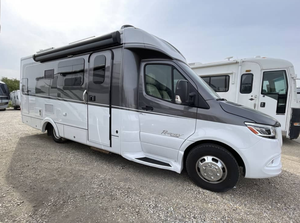Autocaravanas Usadas Regency RV Ultra Brougham 25UL Más Vendidas, para 4-6 Pasajeros, EURO 5, Una Habitación, Interiores Espaciosos, Listas para Usar - Product Image 6
