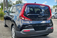 Voiture d'occasion propre et abordable, Kia Soul LX 2022, prête à être expédiée dans le monde entier