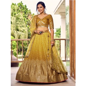Designer Lehenga Choli avec broderie lourde Lehenga Choli pour demoiselles d'honneur et fêtes de mariage du fournisseur indien - Product Image 1
