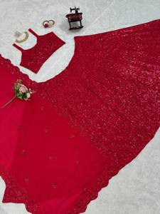 Dernier concepteur Chinon soie fil séquence travail Lehenga Choli par FabZone - Product Image 3