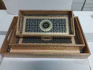 Bandeja de forma rectangular única Bandeja de servicio de madera impresa a mano con diseño único Bandeja de madera impresa en esmalte - Product Image 3